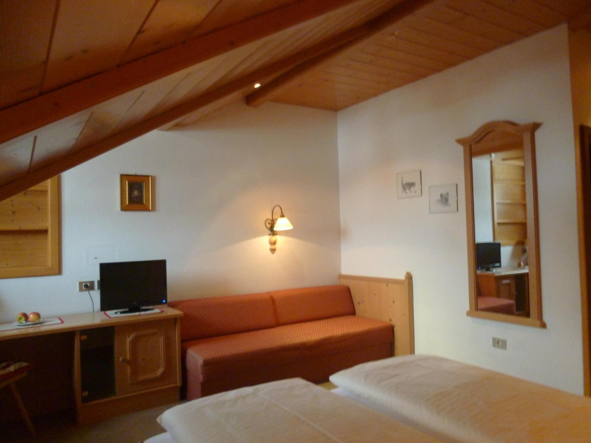 Hotel Holzer Sexten Habitación foto