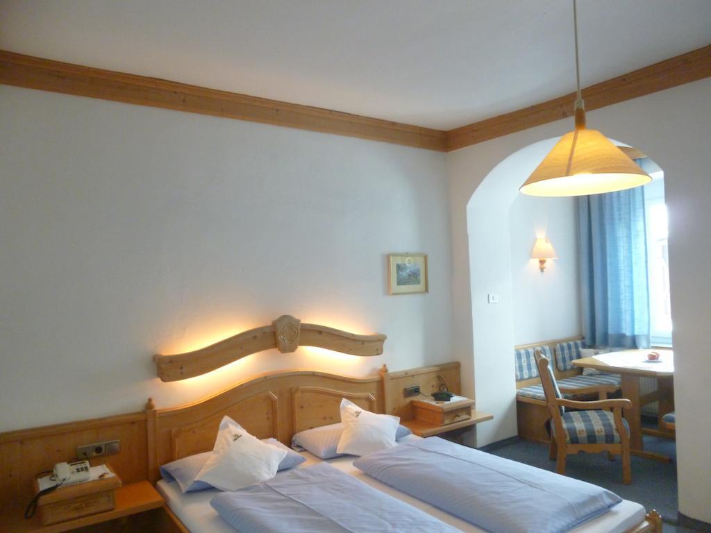 Hotel Holzer Sexten Habitación foto